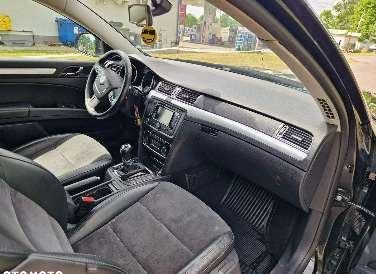 Skoda Superb cena 19900 przebieg: 164146, rok produkcji 2013 z Karczew małe 137